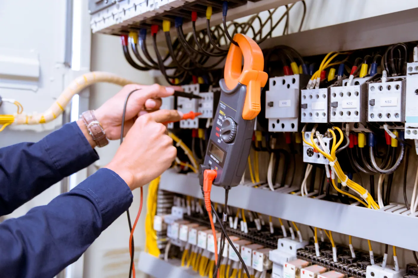 Immagine relativa a Impianti elettrici — materiale fotografico fornito